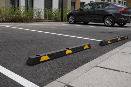 Parkeringsstopp i gummi 1650 mm svart gul - miljöbild i parkeringsruta